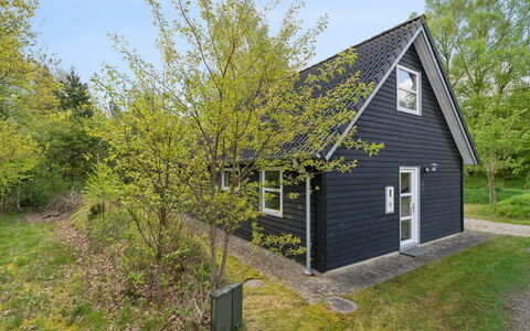 Øgot: Möbel, Interior Design, Flooring, Fussboden, Decke, Zimmer, Stuhl, Tabelle, Wohnung, Küche & Esszimmer Tisch