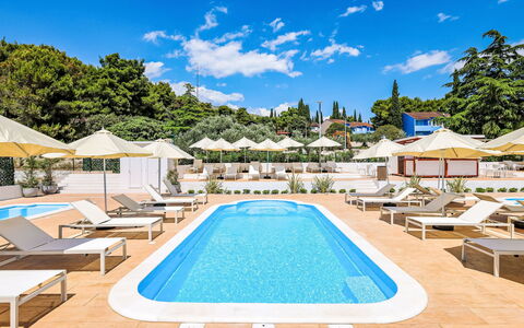 Trogir 253: Wohngebiet, Wohnung, Zuhause, Menschliche Siedlung, Küsten Und Ozeanische Forms, Küste, Meer, Eigentumswohnung, Resort, Vorort