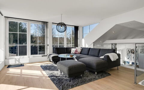 Judit - 10M from the Sea: Möbel, Interior Design, Couch, Flooring, Wand, Fussboden, Wohnzimmer, Decke, Holz, Wohnung
