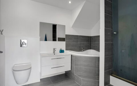 Judit - 10M from the Sea: Flooring, Fussboden, Interior Design, Armatur, Badezimmer, Fliese, Installation, Zapfhahn, Sinken, Badezimmerschrank