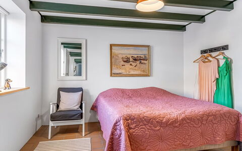 Rami - 250M from the Sea: Möbel, Interior Design, Bett, Schlafzimmer, Wand, Flooring, Fussboden, Decke, Holz, Bedding