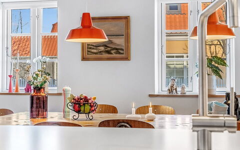 Rami - 250M from the Sea: Interior Design, Light Fixture, Küche, Decke, Flooring, Beleuchtung, Orange, Zuhause, Countertop, Möbel