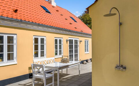 Rami - 250M from the Sea: Estate, Schatten, Auffahrt, Bauernhaus