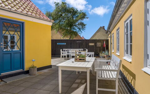 Rami - 250M from the Sea: Estate, Schatten, Auffahrt, Bauernhaus
