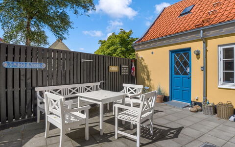 Rami - 250M from the Sea: Estate, Schatten, Auffahrt, Bauernhaus