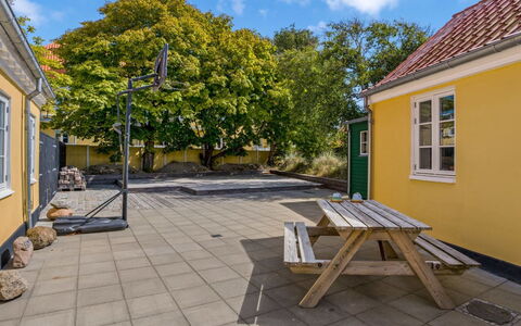 Rami - 250M from the Sea: Estate, Schatten, Auffahrt, Bauernhaus