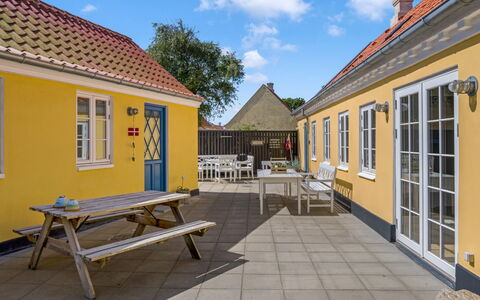 Rami - 250M from the Sea: Estate, Schatten, Auffahrt, Bauernhaus