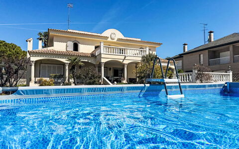 Bon Repos: Schwimmbad, Resort, Freizeit, Estate, Urlaub, Eco Hotel, Villa, Schatten, Hotel, Hazienda