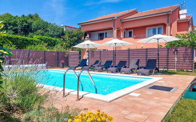 Opatija Kastav 223: Wohngebiet, Zuhause, Nachbarschaft, Wohnung, Haus, Dach, Menschliche Siedlung, Vorort, Winter, Eigentumswohnung