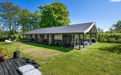 Christin - 275M from the Sea: Gras, Dach, Haus, Zuhause, Hütte, Ground, Rasen, Estate, Garten, Bauernhaus