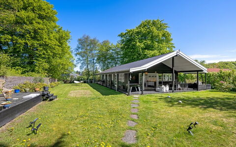 Christin - 275M from the Sea: Dach, Zuhause, Schatten, Garten, Hütte, Rasen, Estate, Garten, Landscaping, Gartenbauten