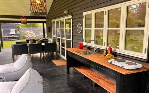 Christin - 275M from the Sea: Möbel, Gartenmöbel, Geschirr, Tabelle, Drinkware, Stuhl, Tisch Im Freien, Essen, Flasche