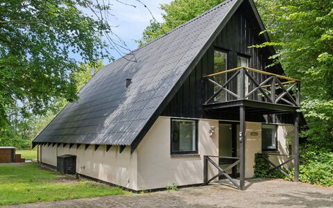 Estefania - 1Km from the Sea: Gebäude, Haus, Fenster, Zuhause, Dach, Wohngebiet, Strauch, Hütte, Grundstueck