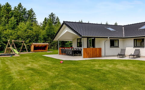 Alvira - 30Km from the Sea: Dach, Hütte, Gartenbauten, Garten, Rasen, Bauernhaus, Landscaping, Schatten, Estate, Garten