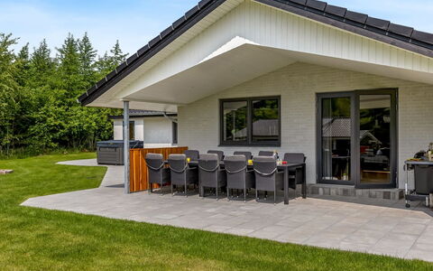Alvira - 30Km from the Sea: Dach, Zuhause, Abstellgleis, Hütte, Schatten, Gartenmöbel, Gartenbauten, Veranda, Estate, Outdoor Struktur