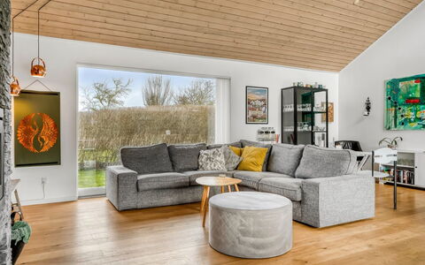 Kato - from the Sea: Flooring, Interior Design, Möbel, Couch, Fussboden, Holz, Wohnzimmer, Holzboden, Decke, Zimmer