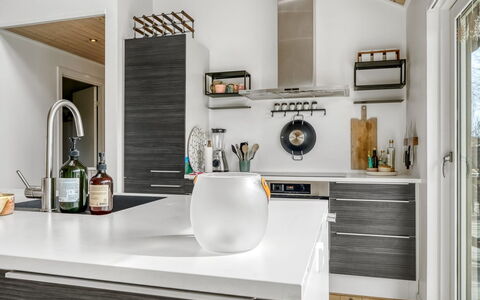 Kato - from the Sea: Küche, Countertop, Küchengerät, Interior Design, Haushaltsgerät, Cabinetry, Möbel, Flooring, Zuhause, Major Appliance