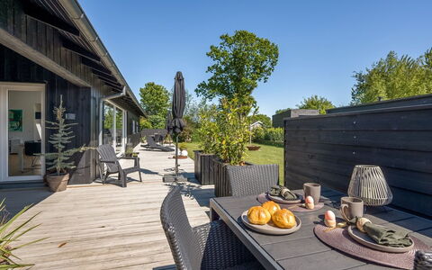 Kato - from the Sea: Zuhause, Hütte, Schatten, Garten, Landscaping, Hartholz, Abstellgleis, Estate, Garten, Hinterhof