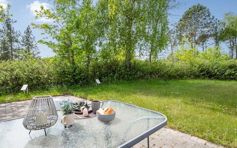 Hælf - 600M from the Sea: Möbel, Holz, Stuhl, Interior Design, Holzbeize, Natürliches Material, Hartholz, Wohnzimmer, Armlehne, Design
