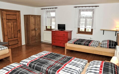 Lipno Garden and Relax: Möbel, Bett, Schlafzimmer, Holz, Flooring, Interior Design, Bettdecke, Bedding, Fussboden, Bettrahmen