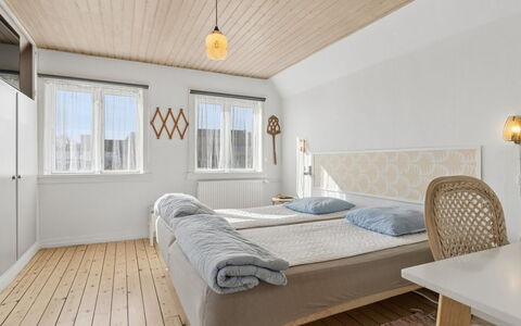 Taja - 170M from the Sea: Bett, Interior Design, Schlafzimmer, Wand, Flooring, Fussboden, Möbel, Holz, Decke, Bedding