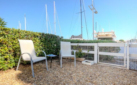 Les Rivages D'Ulysse: Markise, Schatten, Balkon, Stuhl, Gartenmöbel, Outdoor Struktur, Tisch Im Freien, Pergola, Hof, Zimmerpflanze