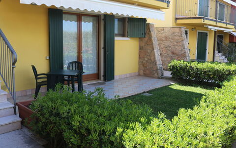 Romeo e Giulietta: Schatten, Garten, Landscaping, Balkon, Rasen, Garten, Gartenmöbel, Hinterhof, Eco Hotel, Villa