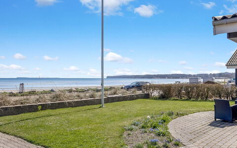 Cornelius - 30M from the Sea: Gras, Wiese, Grundstueck, Hütte, Ländliches Gebiet, Wiese, Gartenbauten, Garten, Schuppen