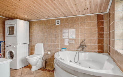Aku - 700M from the Sea: Flooring, Interior Design, Fussboden, Armatur, Holz, Decke, Zimmer, Installation, Badezimmer, Möbel