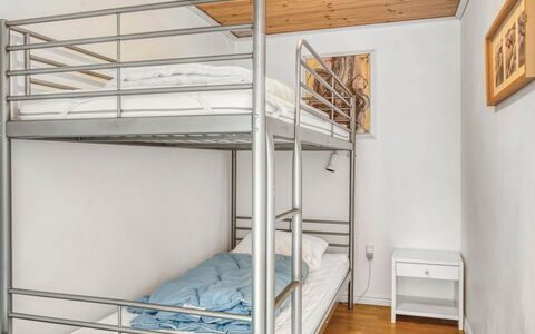 Aku - 700M from the Sea: Holz, Flooring, Fussboden, Interior Design, Bett, Holzboden, Schlafzimmer, Zimmer, Etagenbett, Wohnung