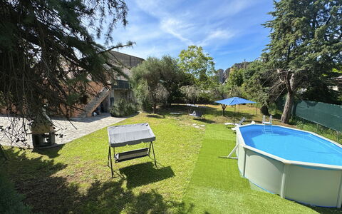 Il Volo Del Nibbio: Schwimmbad, Garten, Schatten, Rasen, Hinterhof, Landscaping, Garten, Estate, Kunstrasen, Hazienda