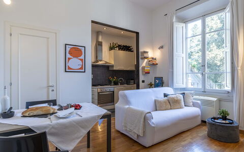Green Suite Florence: Möbel, Interior Design, Flooring, Zimmer, Tabelle, Couch, Fussboden, Decke, Wohnzimmer, Stuhl