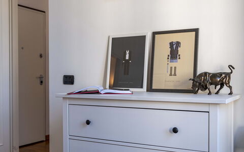 Green Suite Florence: Möbel, Interior Design, Zimmer, Flooring, Fussboden, Zuhause, Schublade, Kommode, Cabinetry