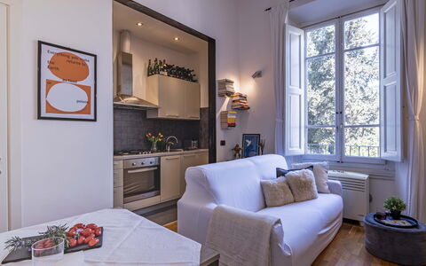 Green Suite Florence: Möbel, Interior Design, Wand, Flooring, Zimmer, Couch, Holz, Decke, Wohnzimmer, Fussboden