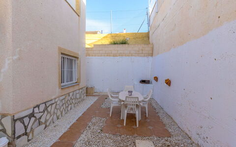 Residencia del Mar Ii: Fussboden, Flooring, Fliese, Beton, Flagstone, Gips, Daylighting, Balkon