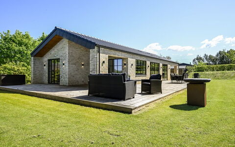 Tähti - 425M from the Sea: Dach, Haus, Wohngebiet, Zuhause, Estate, Hütte, Design