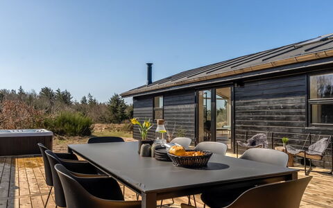 Heidl - 2Km from the Sea: Holz, Zuhause, Veranda, Deck, Hartholz, Dach, Holzbeize, Holzboden, Eco Hotel