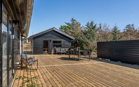Heidl - 2Km from the Sea: Holz, Zuhause, Veranda, Deck, Hartholz, Dach, Holzbeize, Holzboden, Eco Hotel