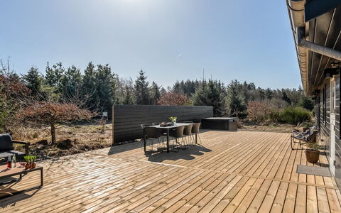 Heidl - 2Km from the Sea: Holz, Zuhause, Veranda, Deck, Hartholz, Dach, Holzbeize, Holzboden, Eco Hotel