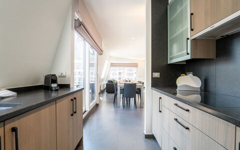 Littoral with Two Balconies: Interior Design, Flooring, Decke, Fussboden, Möbel, Wohnung, Countertop, Zuhause, Küche, Cabinetry