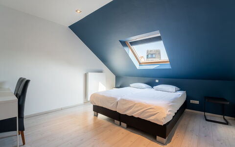 Littoral with Two Balconies: Flooring, Fussboden, Schlafzimmer, Holz, Bett, Interior Design, Decke, Bettdecke, Bedding, Bettrahmen
