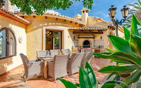 Castillo al Mar: Wohnung, Möbel, Wohngebiet, Balkon, Eigentumswohnung, Stuhl, Schatten, Resort, Küste, Hotel