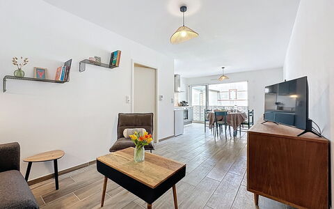 Océanide: Wohnung, Balkon, Eigentumswohnung, Stuhl, Aluminium, Geländer, Hartholz, Daylighting, Penthouse, Deck