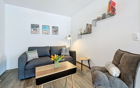 Océanide: Wohnung, Balkon, Eigentumswohnung, Stuhl, Aluminium, Geländer, Hartholz, Daylighting, Penthouse, Deck