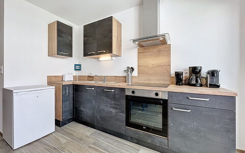Océanide: Wohnung, Balkon, Eigentumswohnung, Stuhl, Aluminium, Geländer, Hartholz, Daylighting, Penthouse, Deck