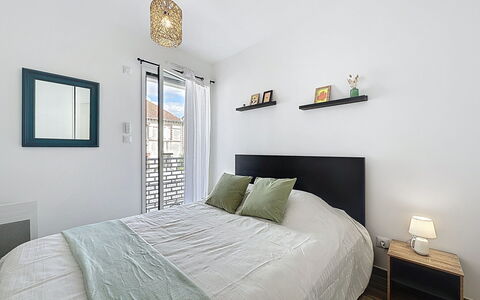 Océanide: Wohnung, Balkon, Eigentumswohnung, Stuhl, Aluminium, Geländer, Hartholz, Daylighting, Penthouse, Deck