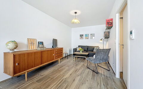 Océanide: Wohnung, Balkon, Eigentumswohnung, Stuhl, Aluminium, Geländer, Hartholz, Daylighting, Penthouse, Deck