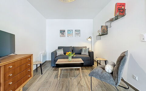 Océanide: Wohnung, Balkon, Eigentumswohnung, Stuhl, Aluminium, Geländer, Hartholz, Daylighting, Penthouse, Deck