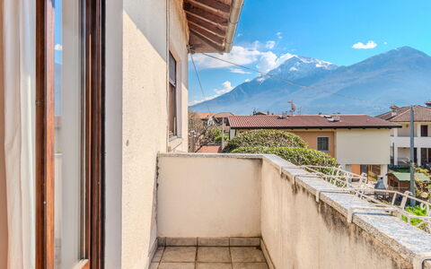 Mariarosa: Wohnung, Möbel, Wohngebiet, Balkon, Eigentumswohnung, Stuhl, Schatten, Resort, Küste, Hotel