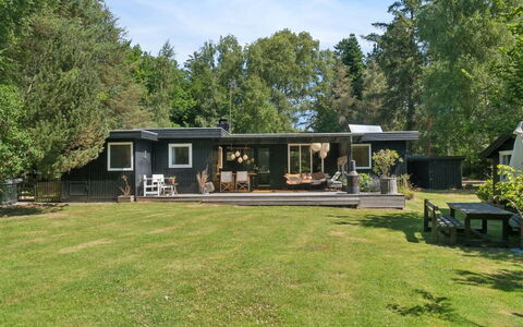 Tatyana - 1.6Km from the Sea: Estate, Schatten, Auffahrt, Bauernhaus